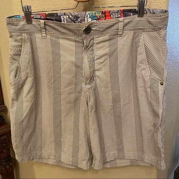 LULULEMON Men Beige Plaid Comic Waistband Shorts Size 38 - Picture 1 of 6